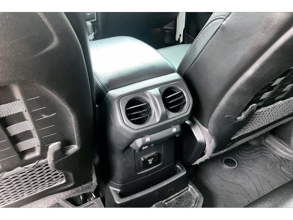 Used 2022 Jeep Wrangler Unlimited Rubicon 4xe w/ Cold Weather Group AWD/4WD image 13