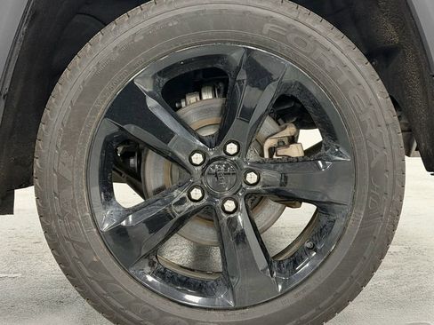 Used 2023 Jeep Grand Cherokee Altitude image 9