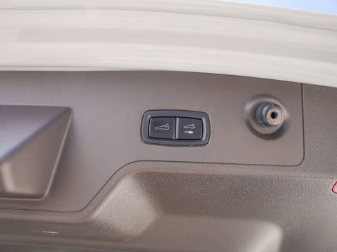 Used 2019 Porsche Panamera 4 AWD/4WD image 38