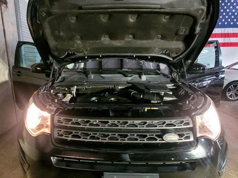 Used 2017 Land Rover Discovery Sport SE image 11