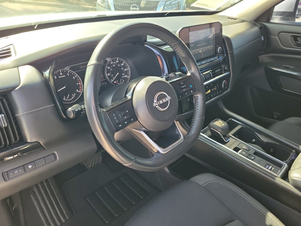 Certified 2023 Nissan Pathfinder SV FWD image 19