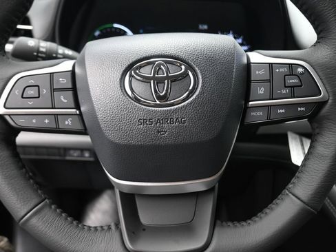 New 2026 Toyota Sienna XLE FWD image 7