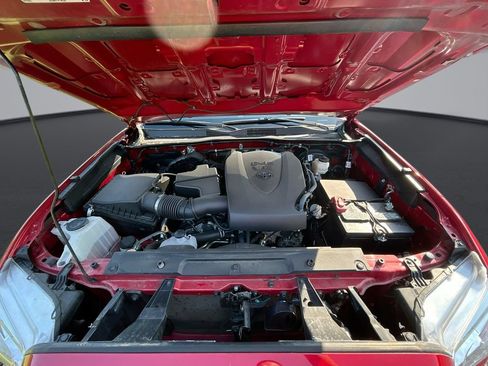 Used 2023 Toyota Tacoma SR5 RWD image 32