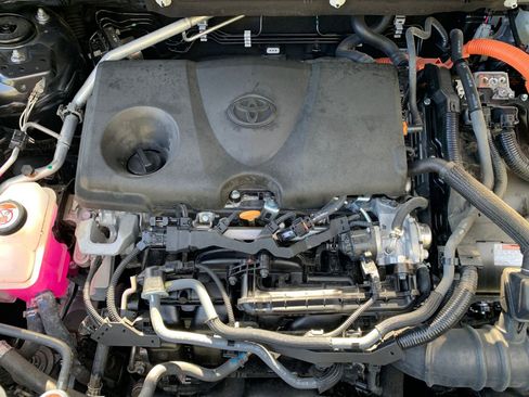 Used 2025 Toyota RAV4 LE image 31