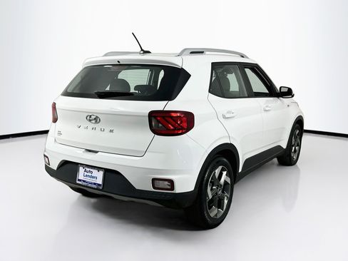 Used 2023 Hyundai Venue SEL FWD image 5
