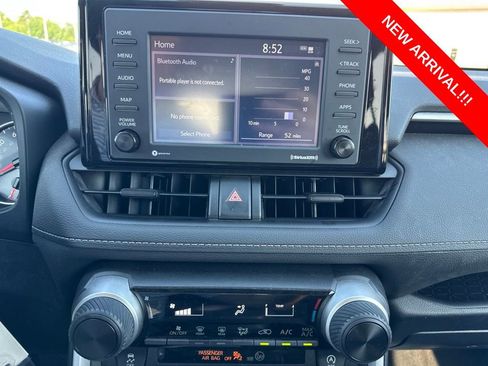 Used 2022 Toyota RAV4 LE AWD/4WD image 9