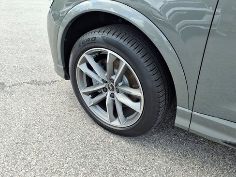 Certified 2025 Audi Q3 2.0T Premium w/ Convenience Package AWD/4WD image 9