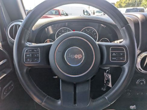 Used 2014 Jeep Wrangler Unlimited Sahara w/ Max Tow Package AWD/4WD image 17
