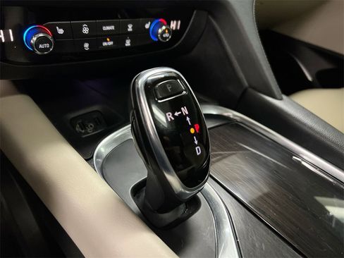 Used 2019 Buick Enclave Essence image 17