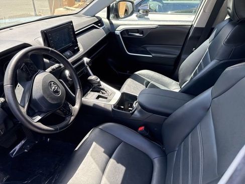 Used 2022 Toyota RAV4 XLE Premium w/ Carpet Mat Package (TMS) FWD image 5