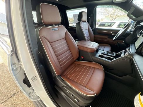 Certified 2025 GMC Sierra 2500 Denali Ultimate image 29