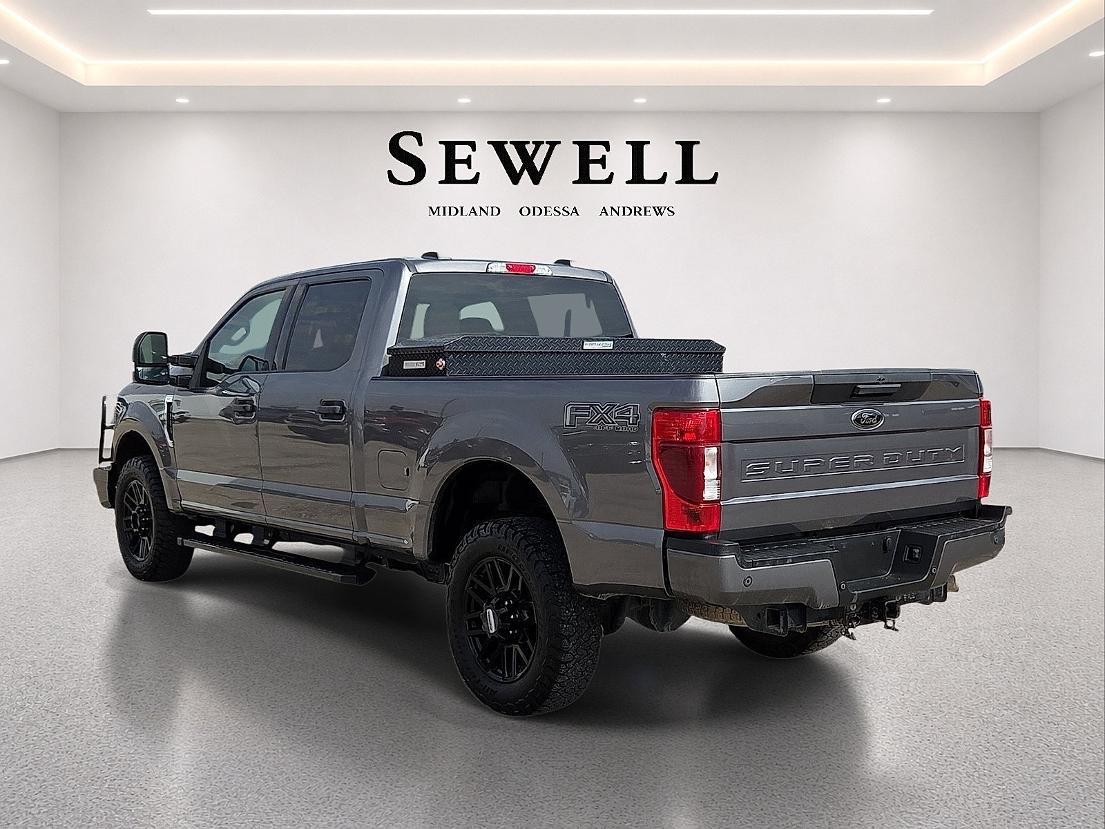 Used 2022 Ford F250 XLT w/ Black Appearance Package AWD/4WD image 3