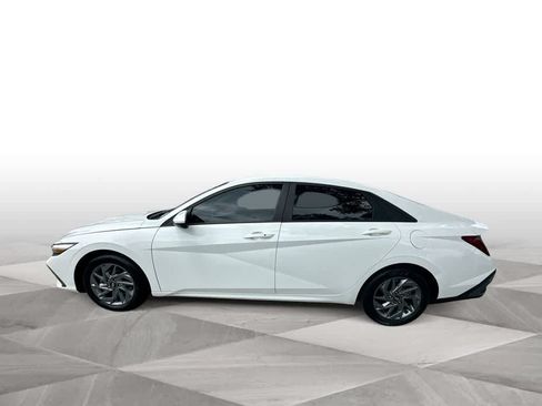 Used 2024 Hyundai Elantra SEL FWD image 5