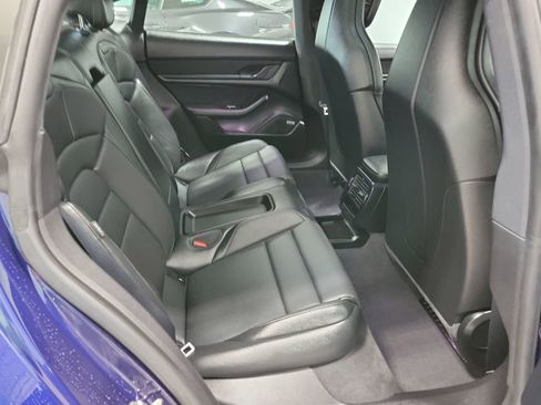 Used 2021 Porsche Taycan image 26