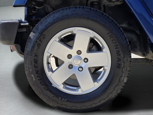 Used 2010 Jeep Wrangler Unlimited Sahara w/ Dual Top Group AWD/4WD image 29