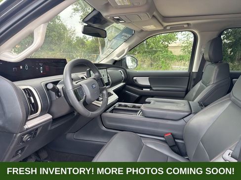Used 2025 Ford Expedition Active AWD/4WD image 8