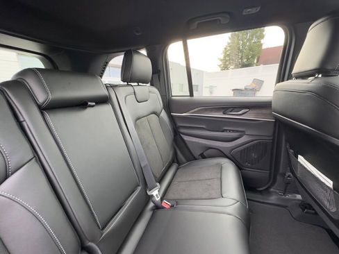 New 2026 Jeep Grand Cherokee Altitude image 24