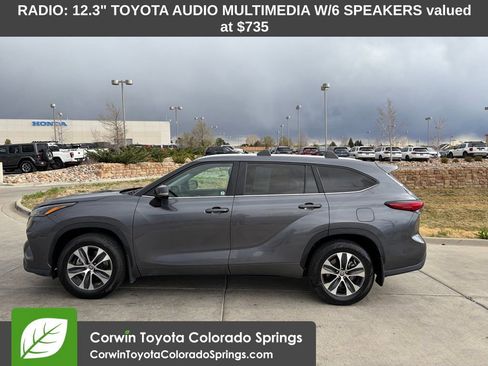 Used 2023 Toyota Highlander XLE AWD/4WD image 5