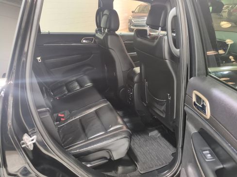 Used 2017 Jeep Grand Cherokee Limited AWD/4WD image 11