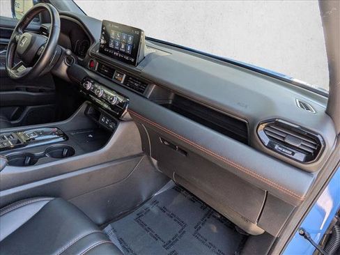 Used 2025 Honda Pilot TrailSport image 22