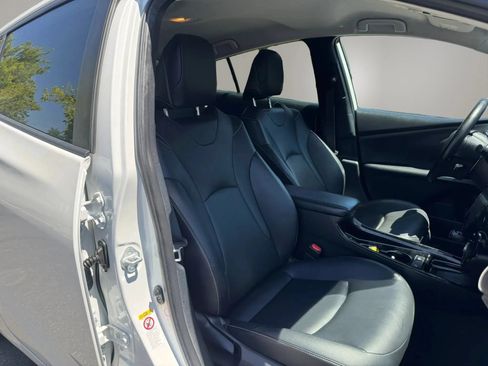 Used 2021 Toyota Prius Prime XLE w/ Carpet Mat Package (TMS) FWD image 10