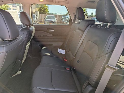 New 2025 Nissan Pathfinder SL w/ Black Appearance Package image 20