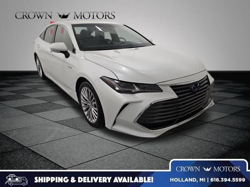 Used 2019 Toyota Avalon Limited image 1