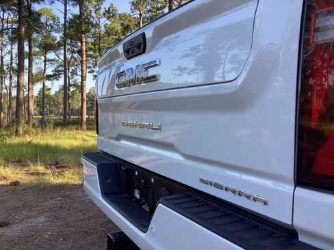 New 2025 GMC Sierra 2500 Denali Ultimate image 18