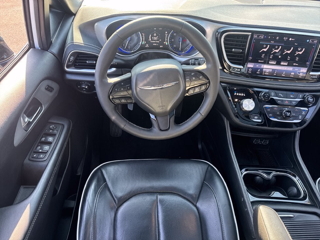 Used 2025 Chrysler Pacifica Limited FWD image 14