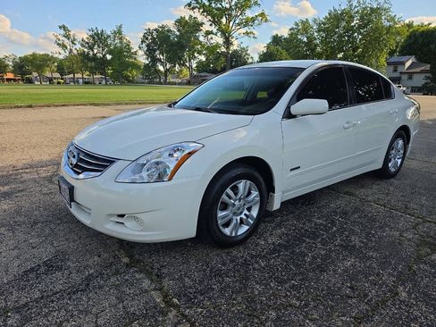 Used 2010 Nissan Altima Hybrid Sedan FWD image 2