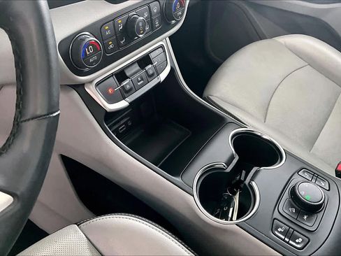 Used 2023 GMC Terrain SLT image 15