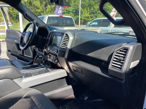 Used 2016 Ford F150 Platinum w/ Equipment Group 701A Luxury AWD/4WD image 40