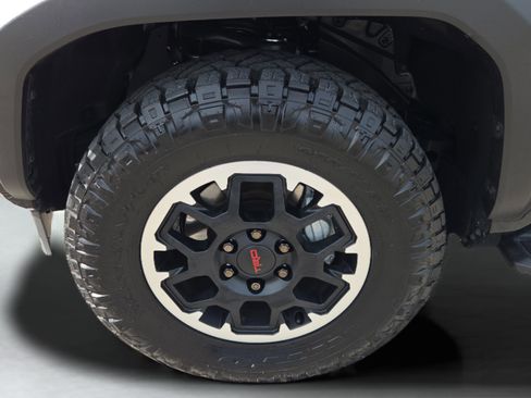 Certified 2025 Toyota 4Runner TRD Off Road image 30