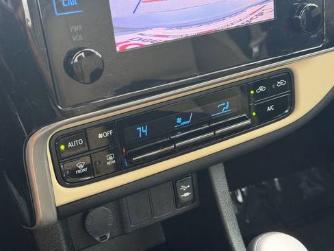 Used 2019 Toyota Corolla LE FWD image 24