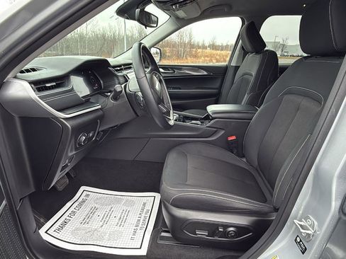 Used 2022 Jeep Grand Cherokee Laredo w/ Luxury Tech Group I image 25