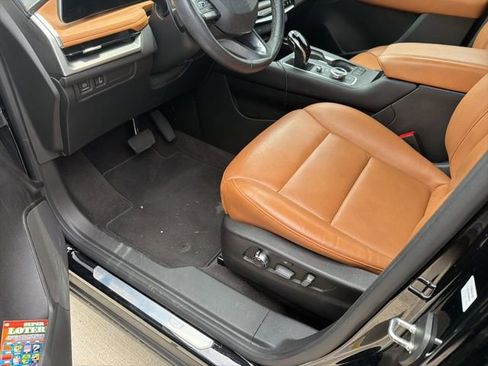 Used 2024 Cadillac XT4 Premium Luxury image 6