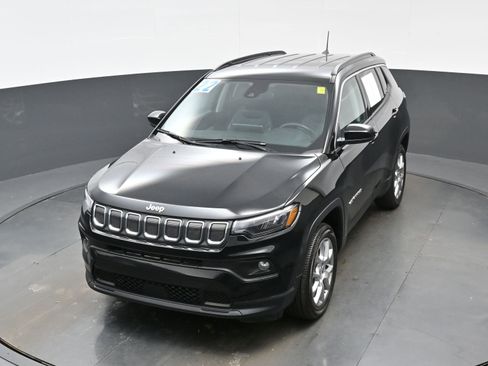 Used 2022 Jeep Compass Latitude image 32