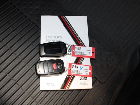 Used 2024 Toyota Highlander Platinum image 26