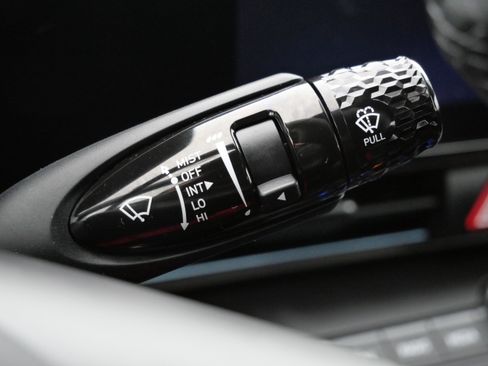 Certified 2025 Hyundai Elantra SEL image 33