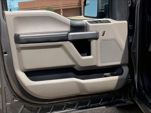 Used 2017 Ford F150 XLT RWD image 24