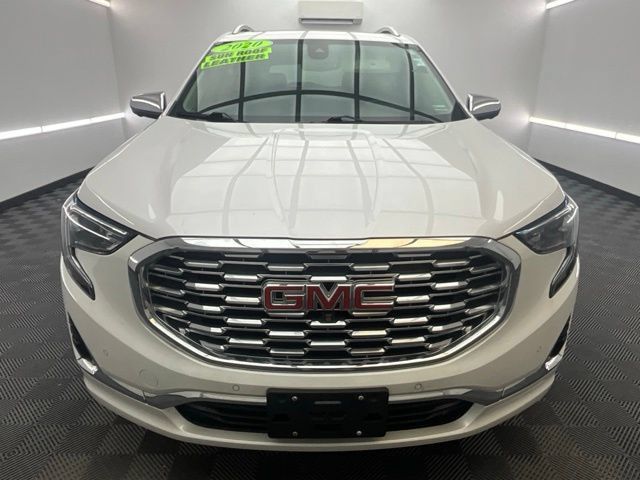 Used 2020 GMC Terrain Denali w/ Denali Premium Package FWD image 2