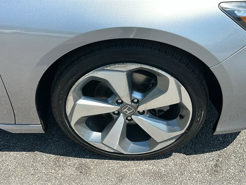 Used 2018 Honda Accord Touring image 9
