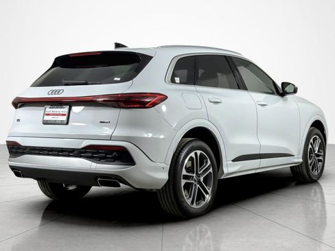 Used 2025 Audi Q5 Premium w/ Convenience Package AWD/4WD image 5