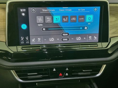 Used 2024 Volkswagen Atlas SE FWD image 24