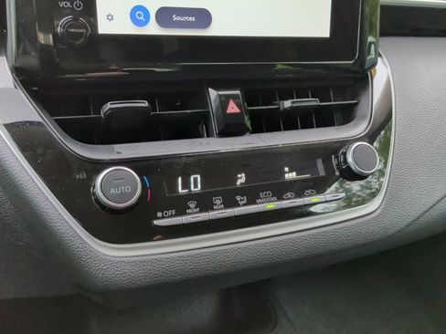 Used 2024 Toyota Corolla LE FWD image 24