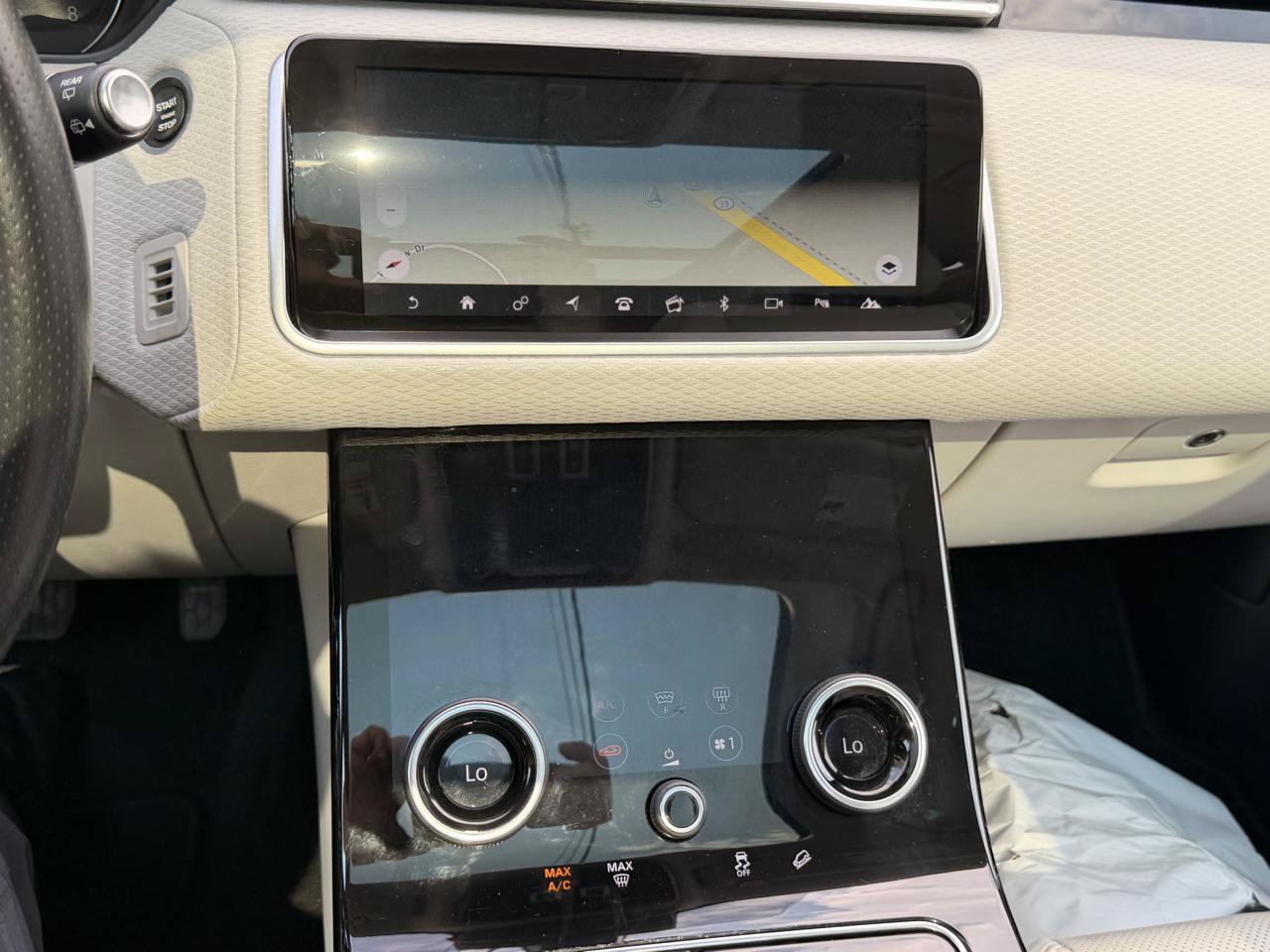 Used 2019 Land Rover Range Rover Velar S AWD/4WD image 37