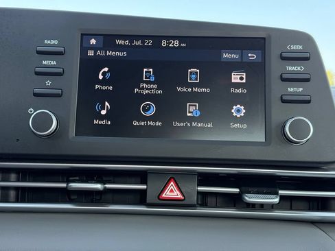 Certified 2025 Hyundai Elantra SE FWD image 16