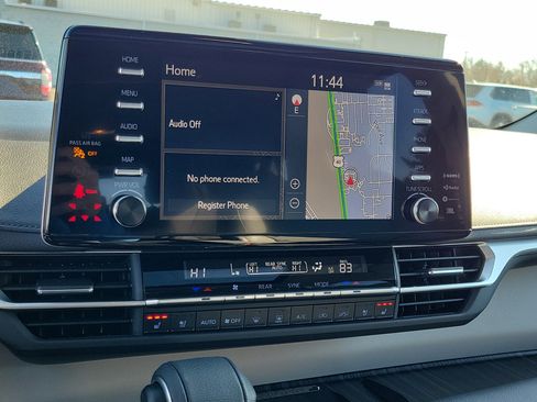 Used 2024 Toyota Sienna Limited image 26