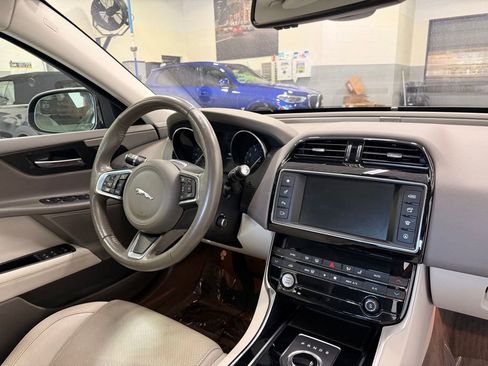 Used 2018 Jaguar XE Prestige AWD/4WD image 31