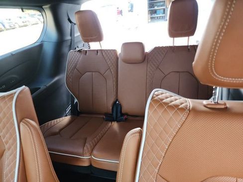 New 2026 Chrysler Pacifica Pinnacle image 22